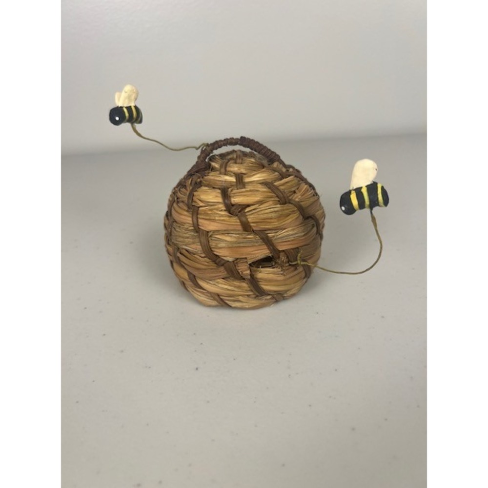 Miniature Woven Straw Bee Skep Hive with Bouncing Bumblebees‎ Rustic Decor